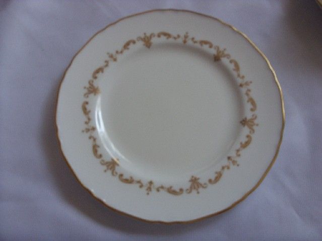 LOVELY ROYAL WORCESTER GOLD CHANTILLY 5PC PLACE SETTING  